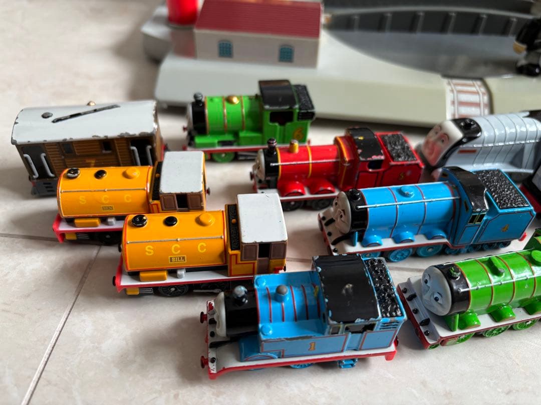 トミカ　機関車トーマス　ティドマス機関庫　操車場