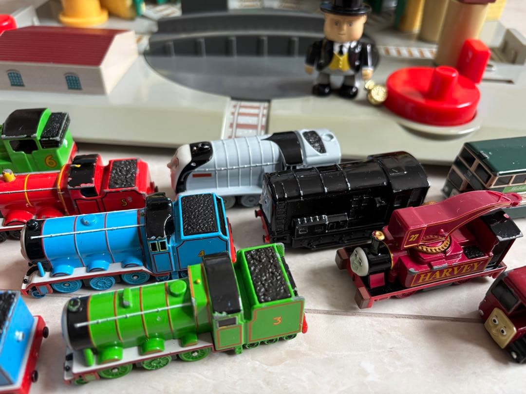 トミカ　機関車トーマス　ティドマス機関庫　操車場