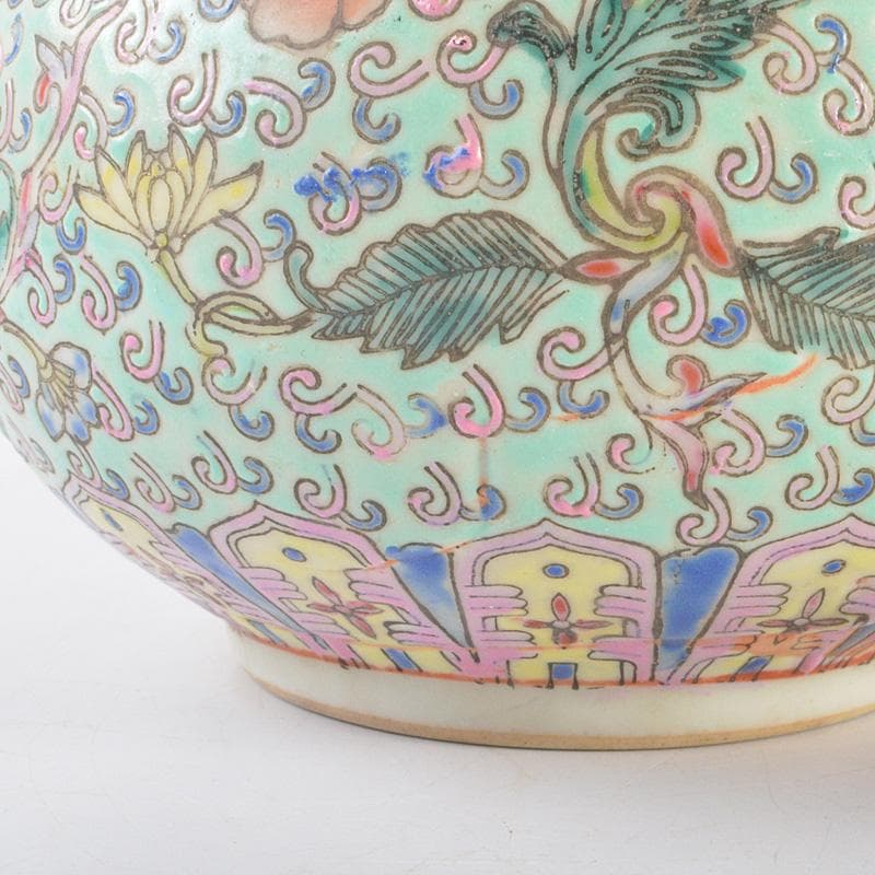 中国　大清康煕年製　粉彩纏枝花卉文　蒜口瓶　V　R6091F