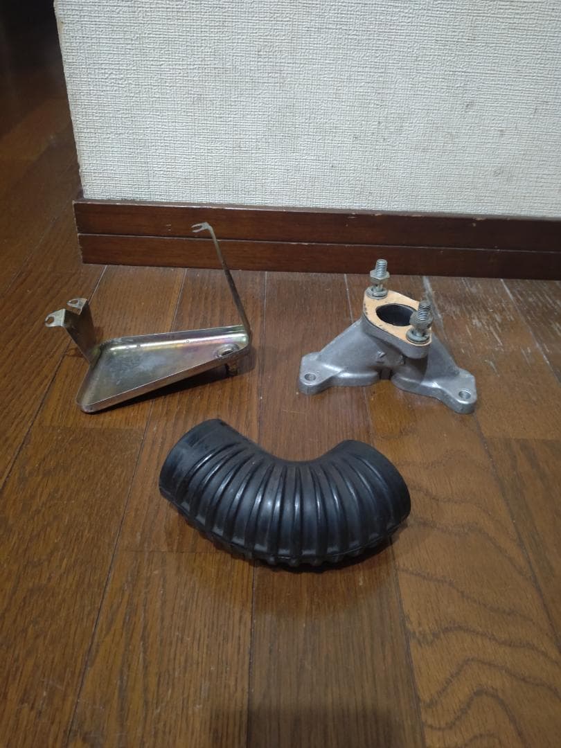 富士重工☆スバル360☆キャブレター受け皿＆マニホールド