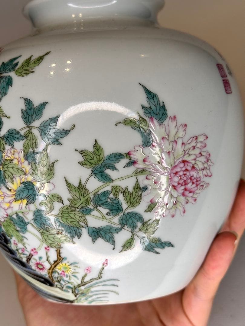 中国清時代 大清雍正年製款 彩絵牡丹花蝶文 詩文花瓶 賞瓶 傷あり 古陶磁骨董品