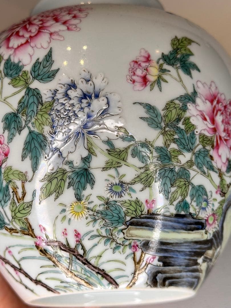 中国清時代 大清雍正年製款 彩絵牡丹花蝶文 詩文花瓶 賞瓶 傷あり 古陶磁骨董品