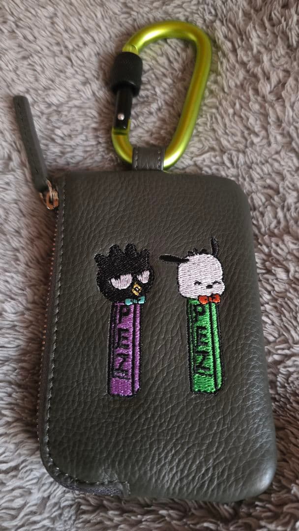 イヤパピオネ　はぴたんぶい×PEZ×ear パスキーケース　グレー　カラビナ