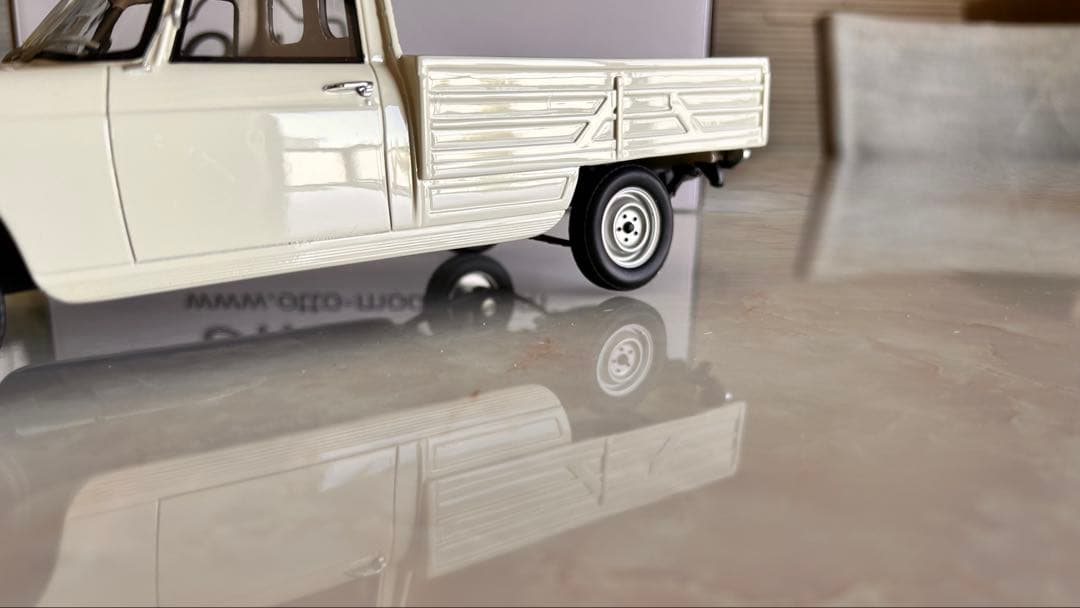 限定プライス！プジョー404 ピックアップ1/18 オットーモービル