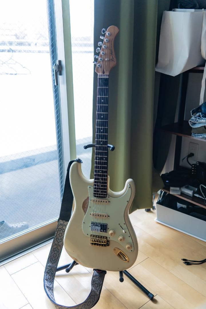 バッカス　ストラトキャスタータイプエレキギターRSM Bacchus