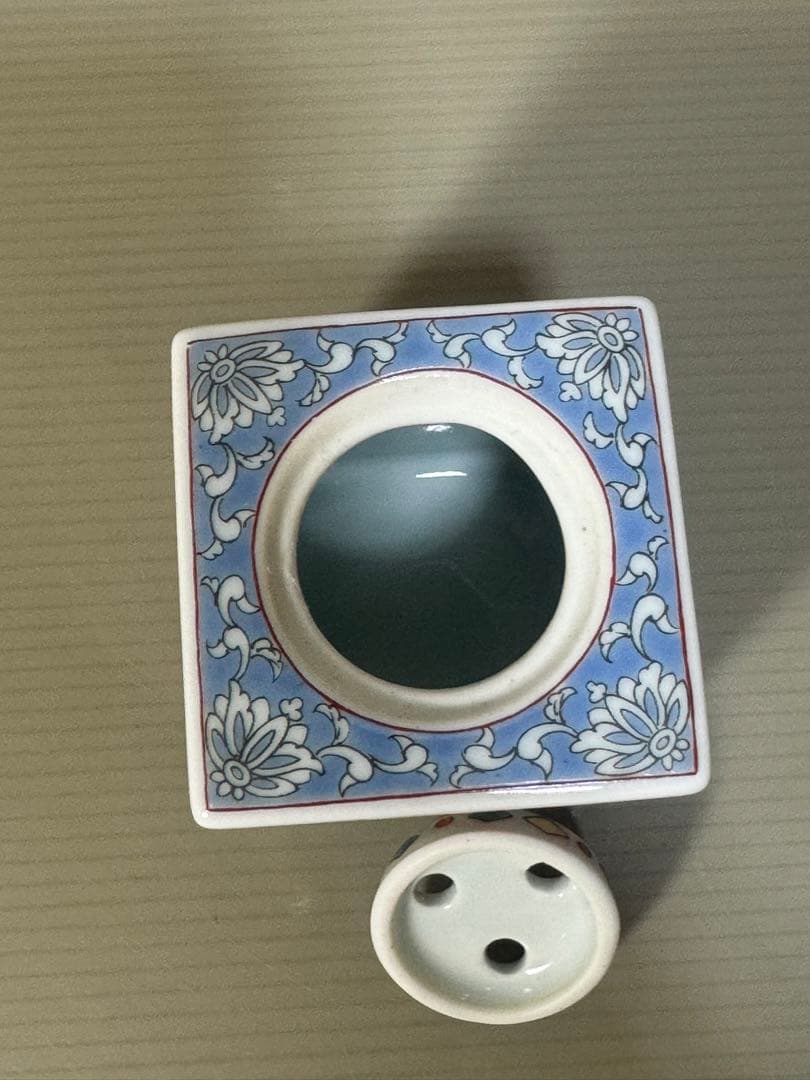 2277  伊万里徳右衛門　錦菊花文角香炉