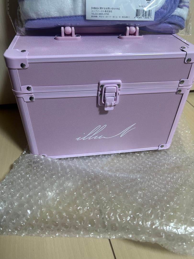 illuN イリュン　辻希美さん　ホリデーセット　メイクボックス　ブランケット