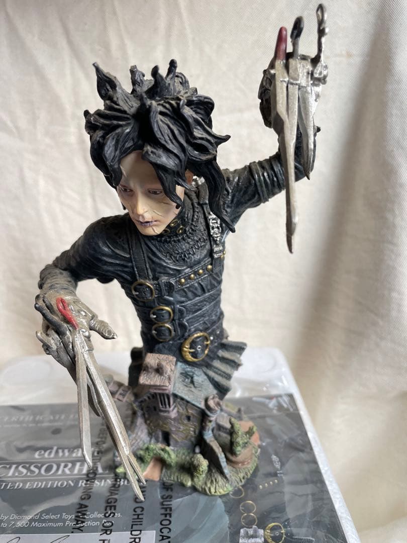 シザーハンズ ジョニーデップ ウィノナライダー クリスマス statue