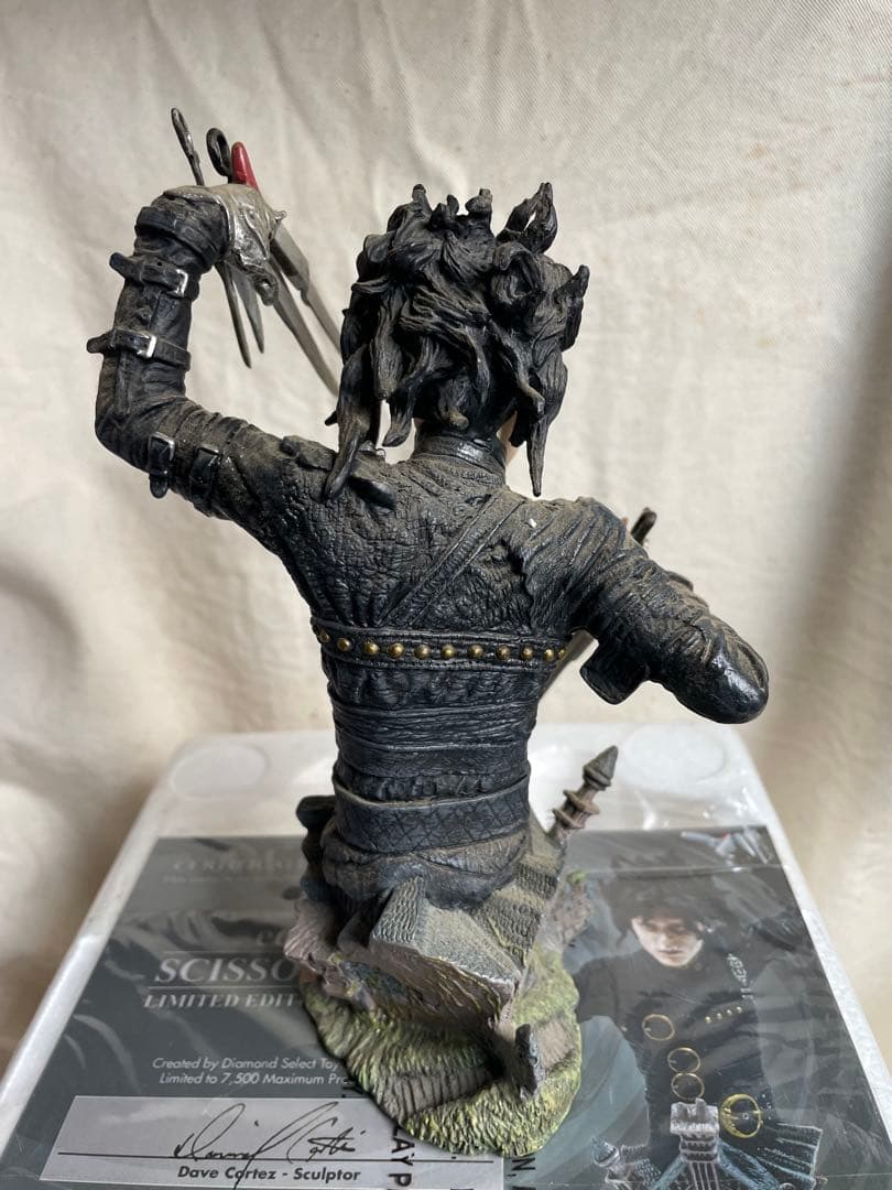 シザーハンズ ジョニーデップ ウィノナライダー クリスマス statue