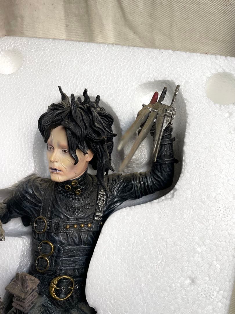 シザーハンズ ジョニーデップ ウィノナライダー クリスマス statue