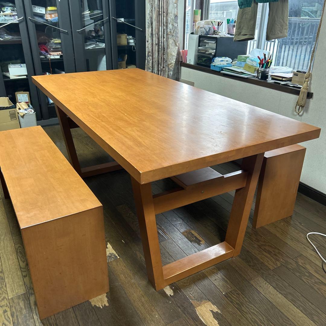 ダイニングテーブル＆ベンチ２台