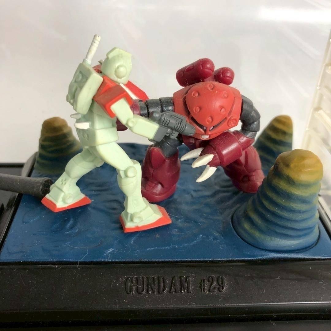 コレクションケース付き ゴジラ＆ガンダム系 フィギュアまとめ売り ジオラマ風