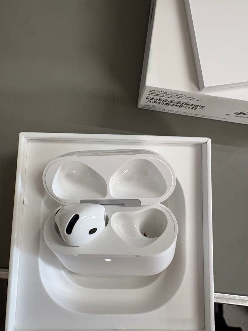 【左耳と充電器　新品】Apple AirPods 4 本体 ノイキャン非搭載