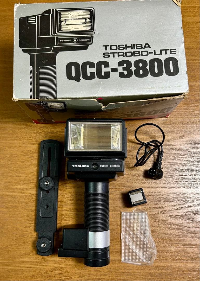 フィルム一眼レフカメラ「Nikon F-801s」　ストロボその他セット