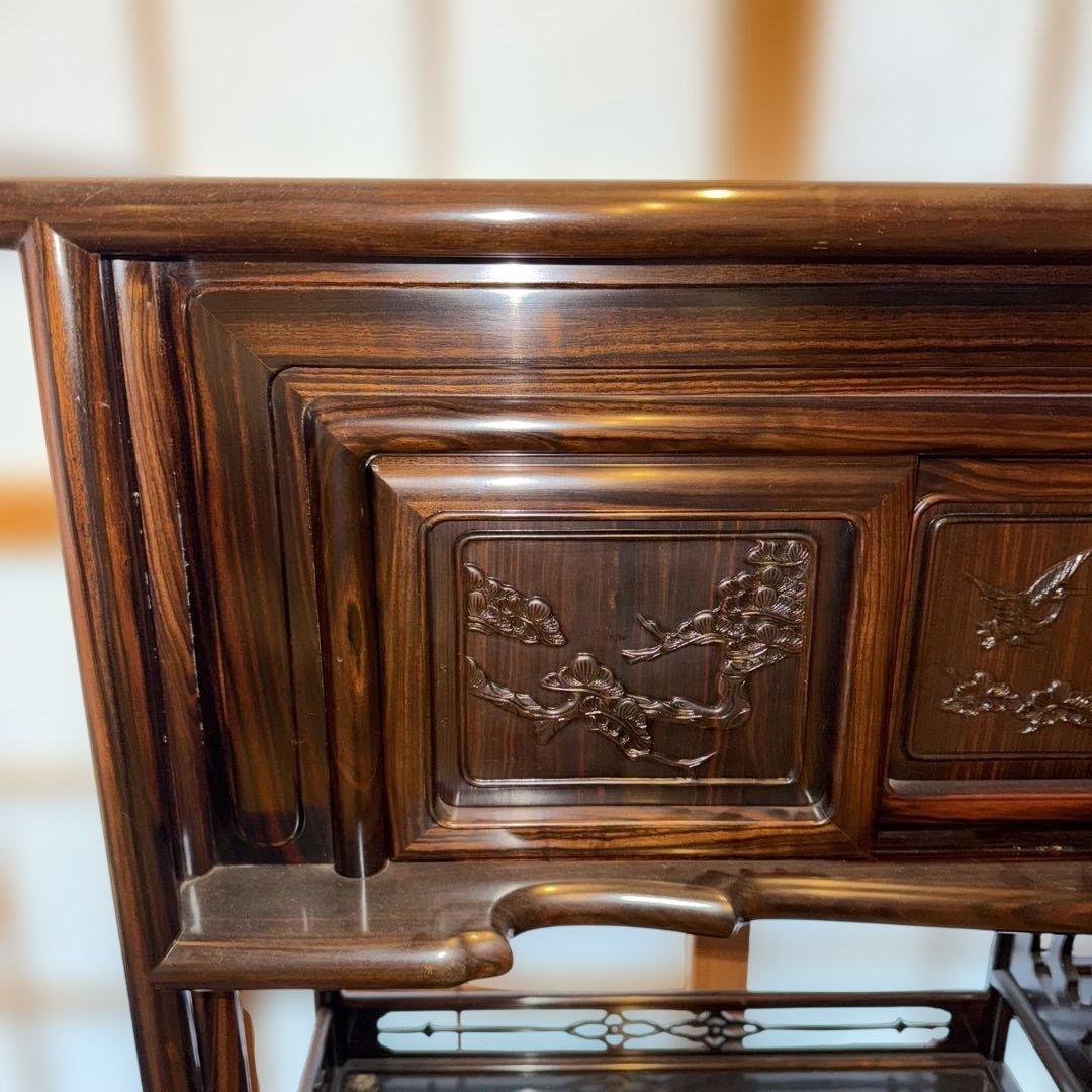 木製彫刻装飾付き収納家具