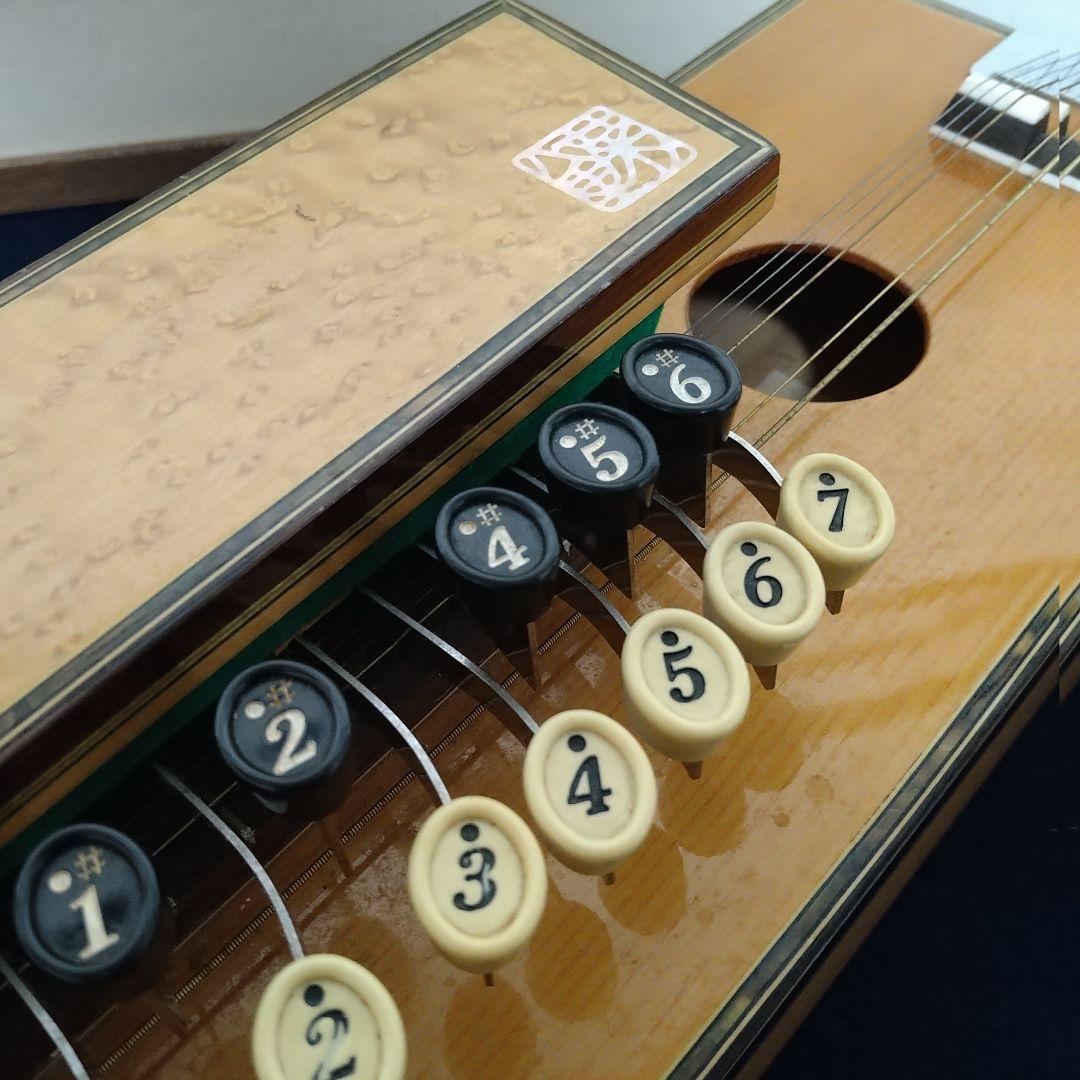 A878 菊八重 大正琴 F28HSハードケース付 KIKUYAE−HARP螺鈿