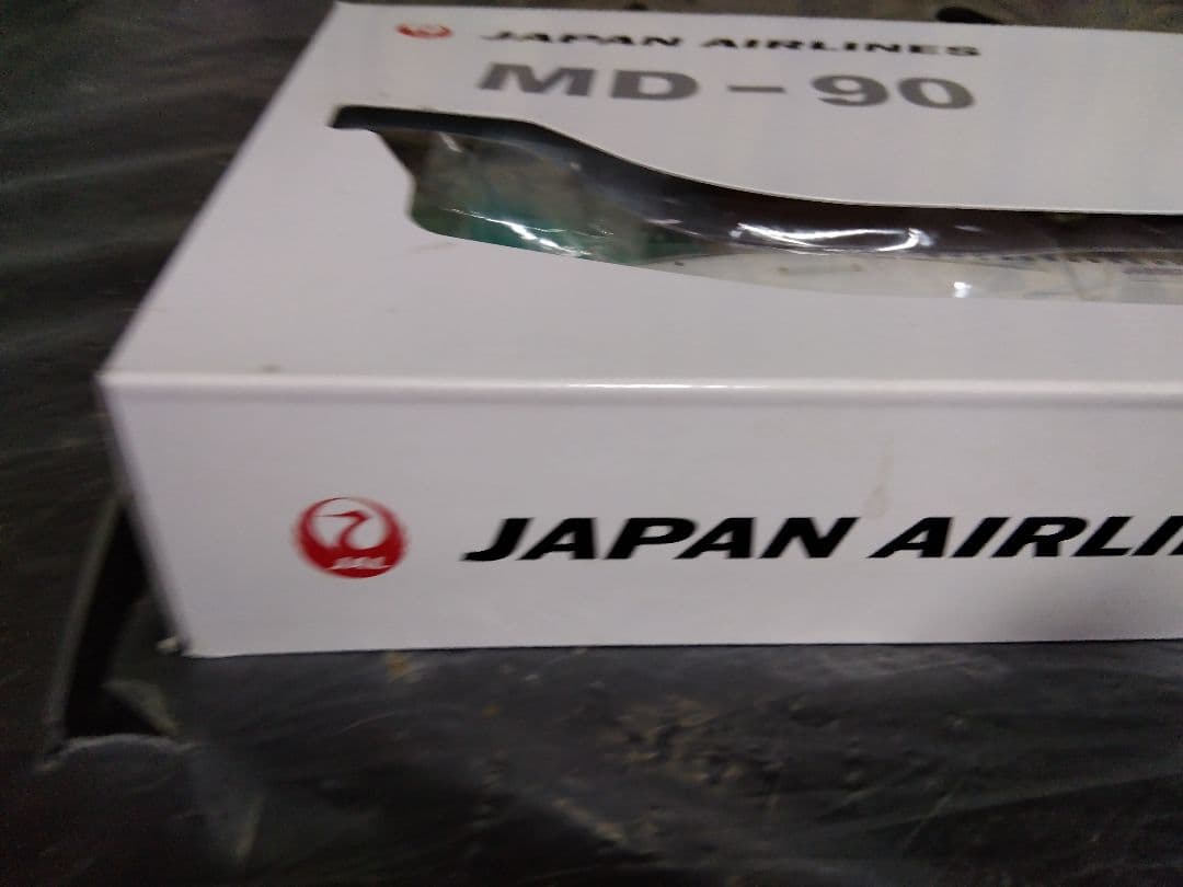JAPAN AIRLINES MD-90 スケール1:100