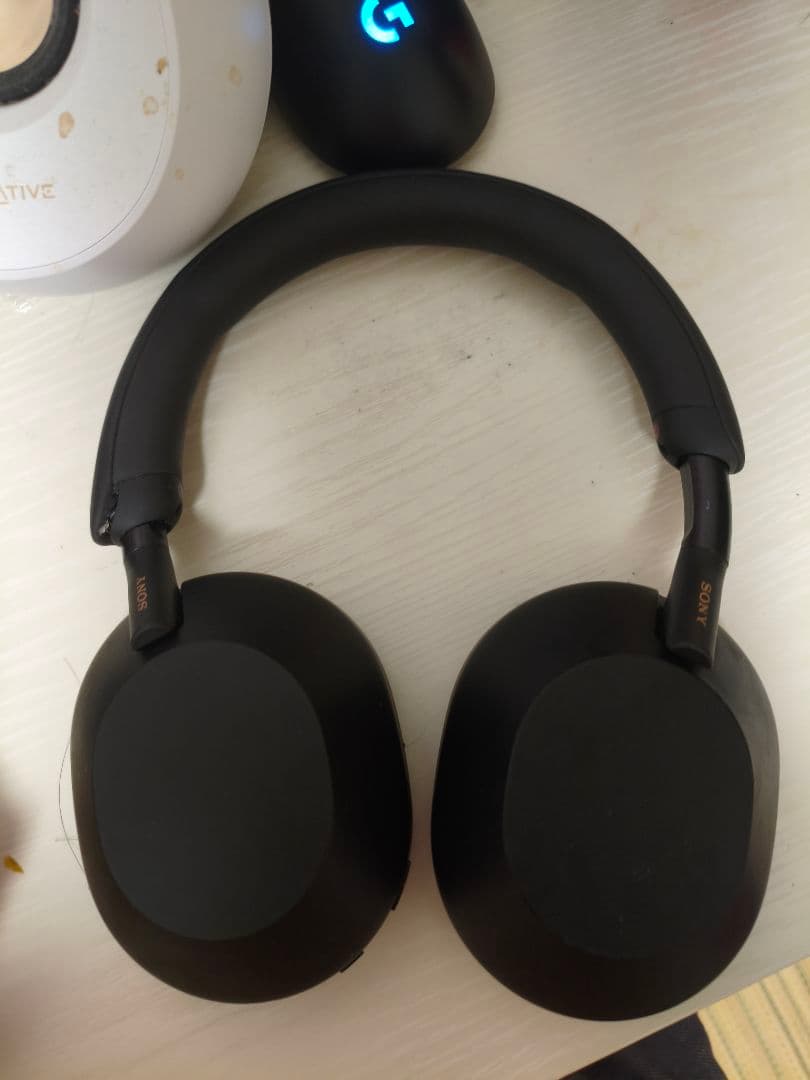 SONY　wf-1000xm5 ヘッドホン　亀裂あり