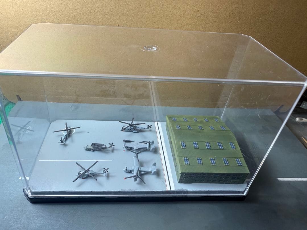 1/700 ヘリコプター6機と格納庫セット