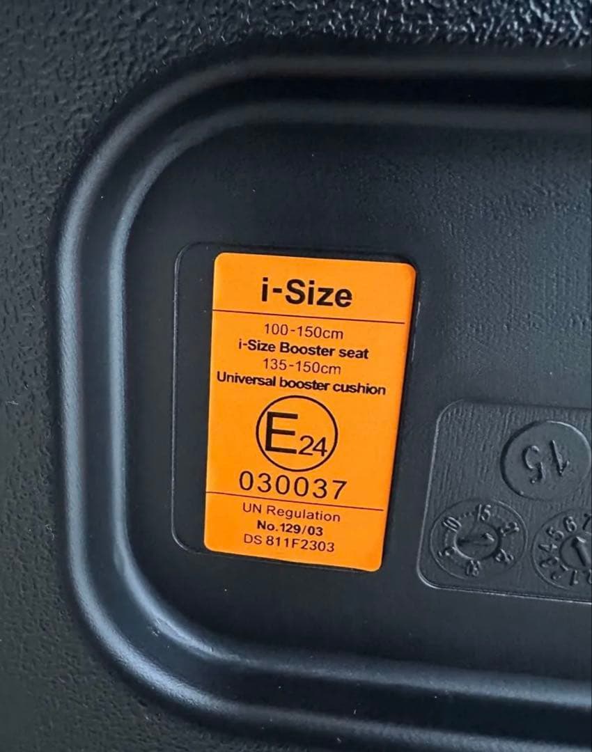 ハイバックジュニアi-Size 適応身長100-150cm 12歳まで