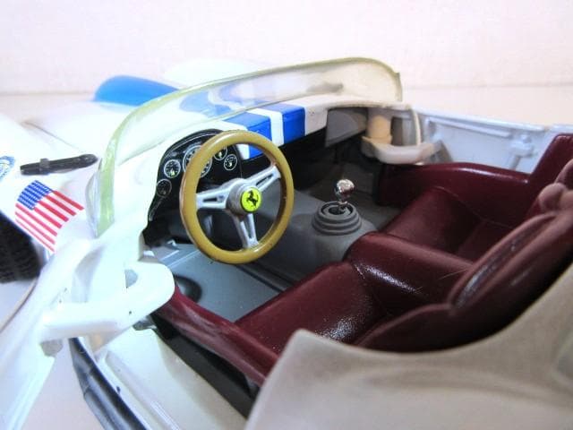 特価 Hot Wheels 1/18 フェラーリ 250 Testa Rossa