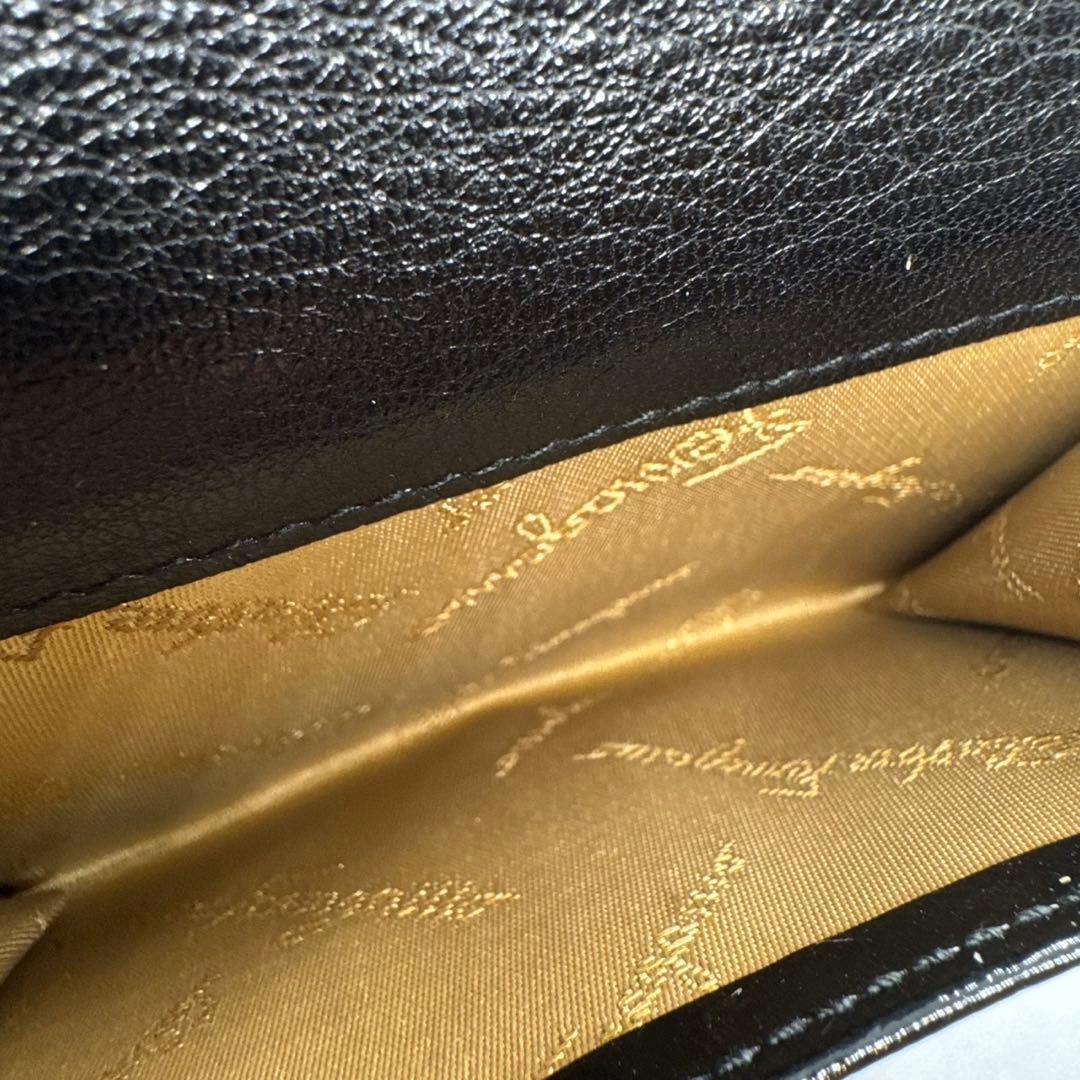 未使用品　サルヴァトーレフェラガモ 二つ折り財布 エナメル ガンチーニ ブラック