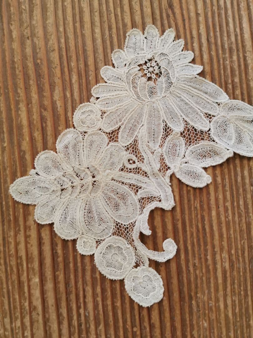 アンティーク 大輪のポワンドローズ 両面ガラス木製フレーム付き