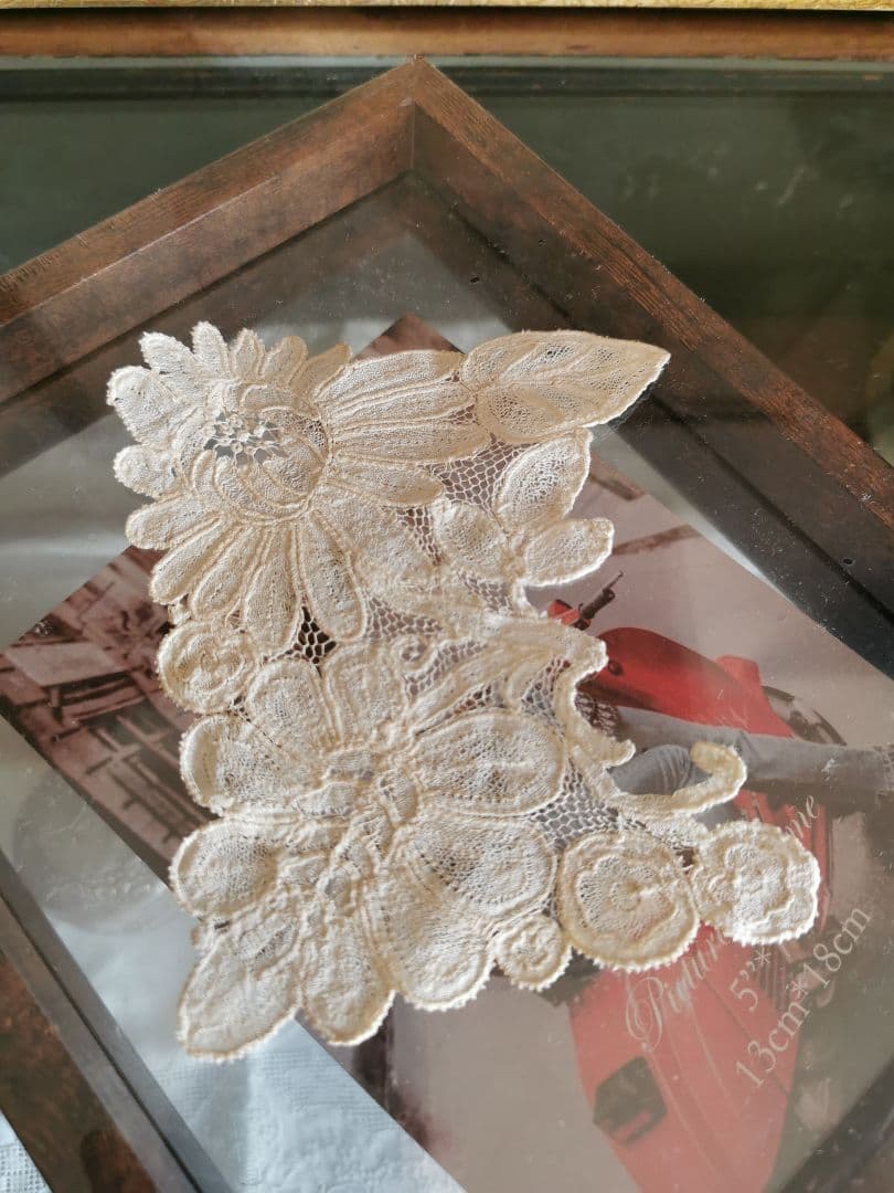 アンティーク 大輪のポワンドローズ 両面ガラス木製フレーム付き