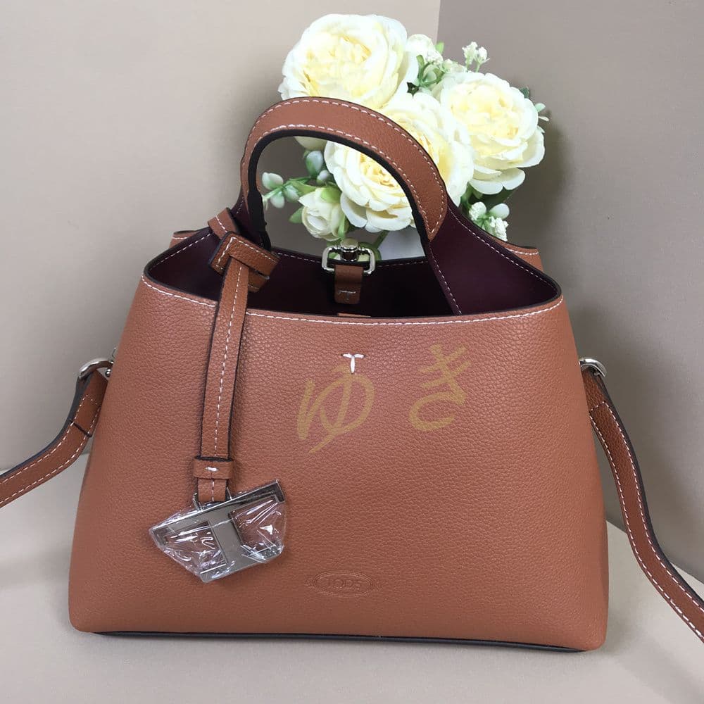 Tタイムレス ショルダーバッグ キャラメル色