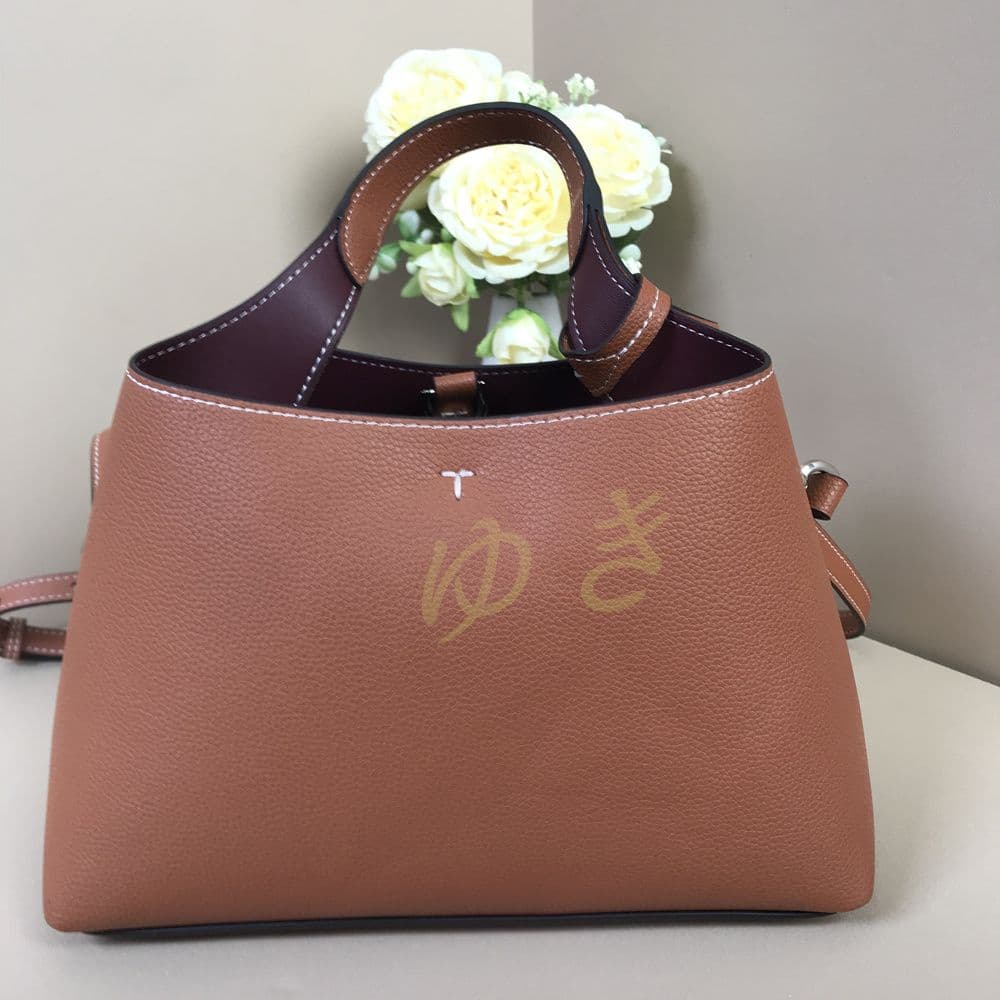 Tタイムレス ショルダーバッグ キャラメル色