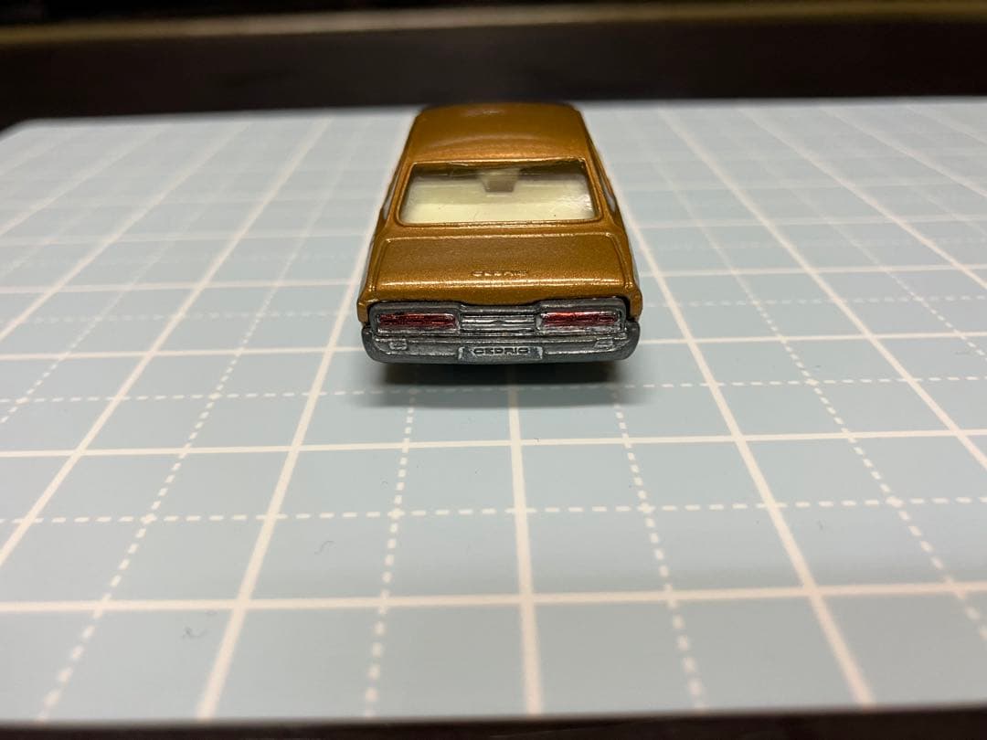 z*t様 トミカ　ニッサン　セドリック　香港製