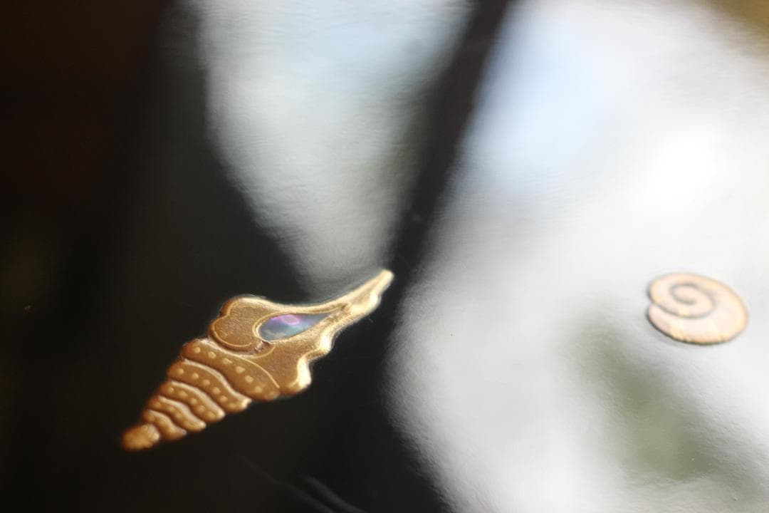 上質黒漆に優美な波貝殻螺鈿巻の映える長方膳（検輪島塗お膳お盆