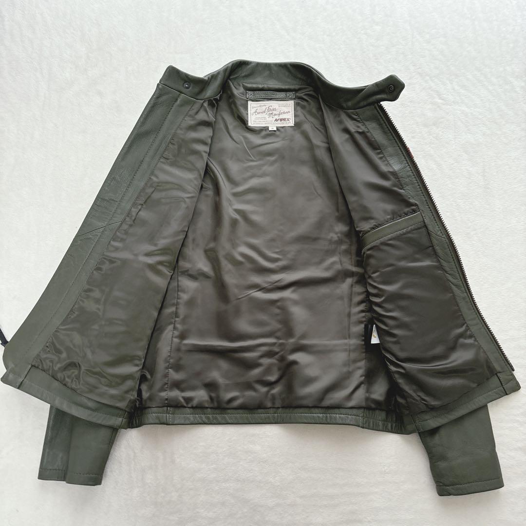 【美品】アヴィレックス　レザージャケット　カーキ　刺繍　ロゴ　やぎ革　ライダース