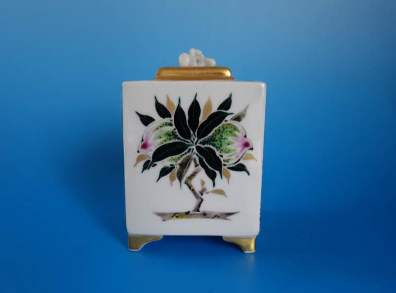 九谷焼　色絵 更紗小紋 角香炉 金襴手　　武腰敏昭 　日本芸術院賞受賞 2412