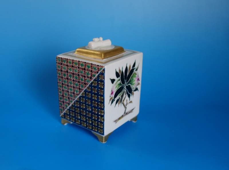 九谷焼　色絵 更紗小紋 角香炉 金襴手　　武腰敏昭 　日本芸術院賞受賞 2412