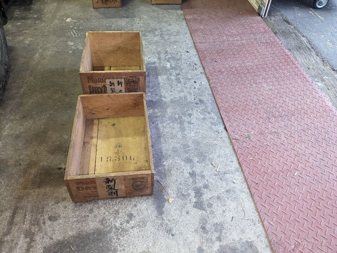 アンティークな木箱