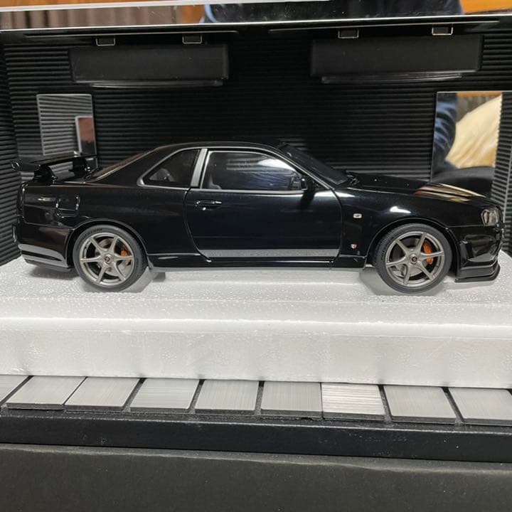 未展示品オートアート1/18スカイライン GT-R R34 V-SPEC II