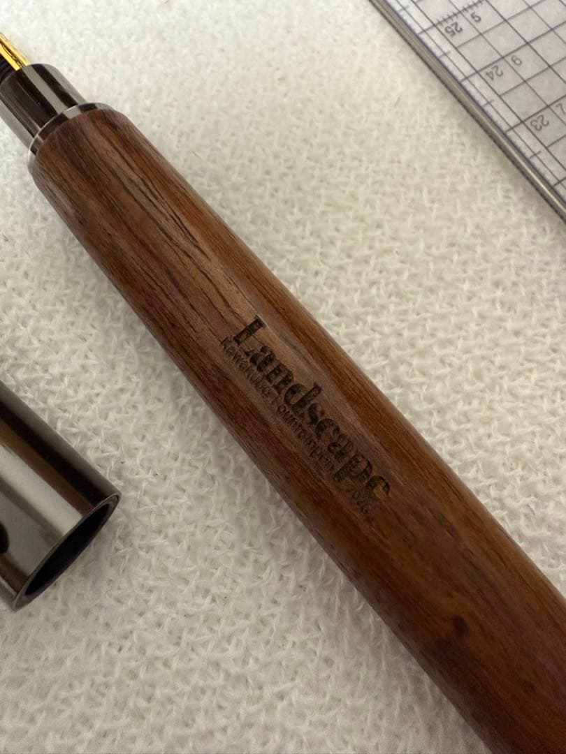 川窪さんの万年筆、絶版、ローズウッド