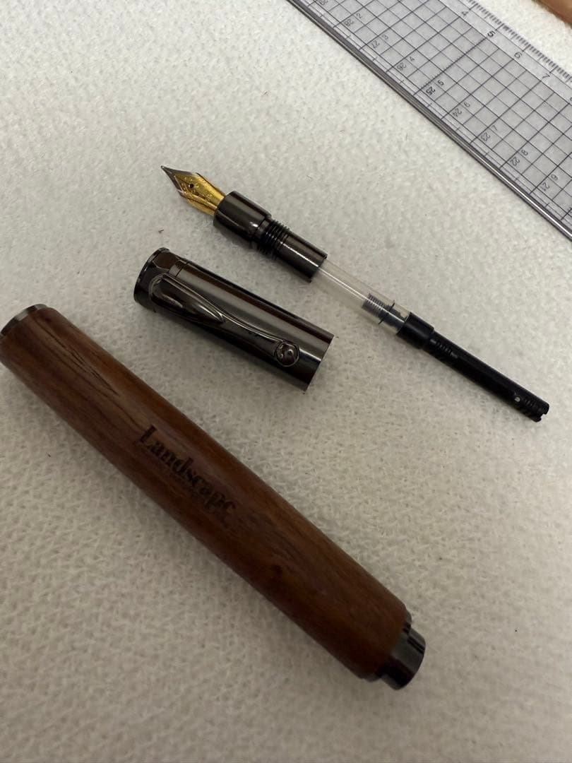 川窪さんの万年筆、絶版、ローズウッド