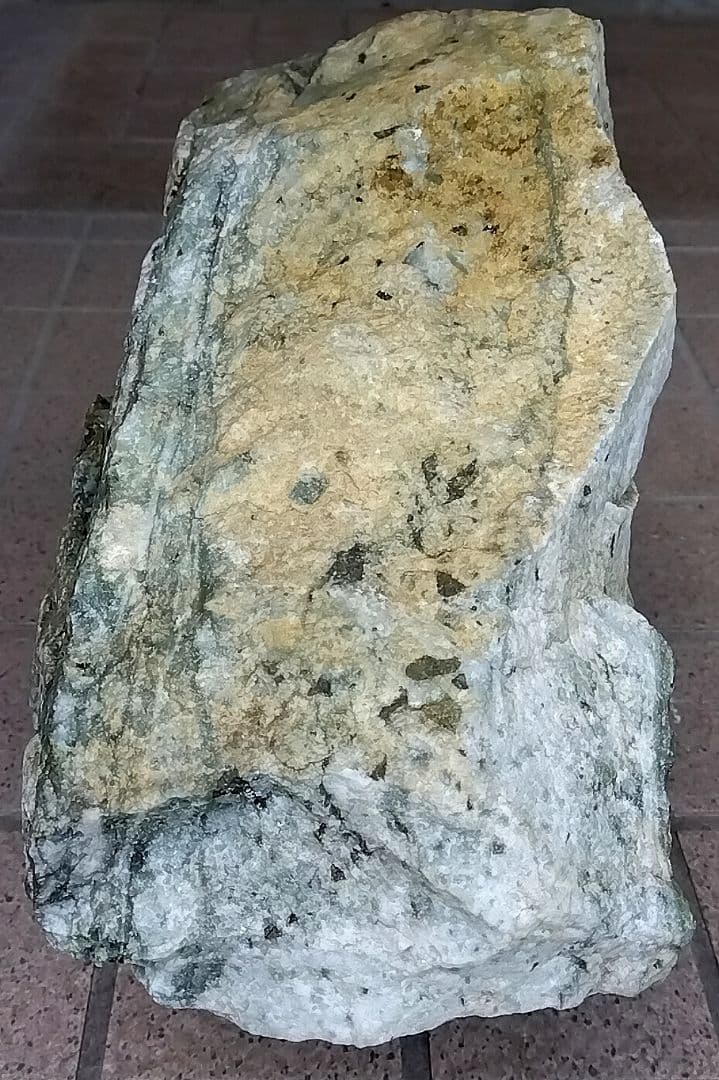 ★翡翠原石★稀少！下仁田硬玉翡翠【転石・カチ割り19.9kg】