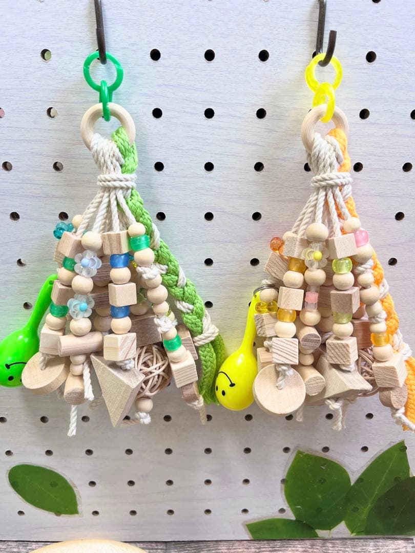 インコおもちゃ　鳥おもちゃ　木のじゃらじゃらマラカスマンチボール　バードトイ