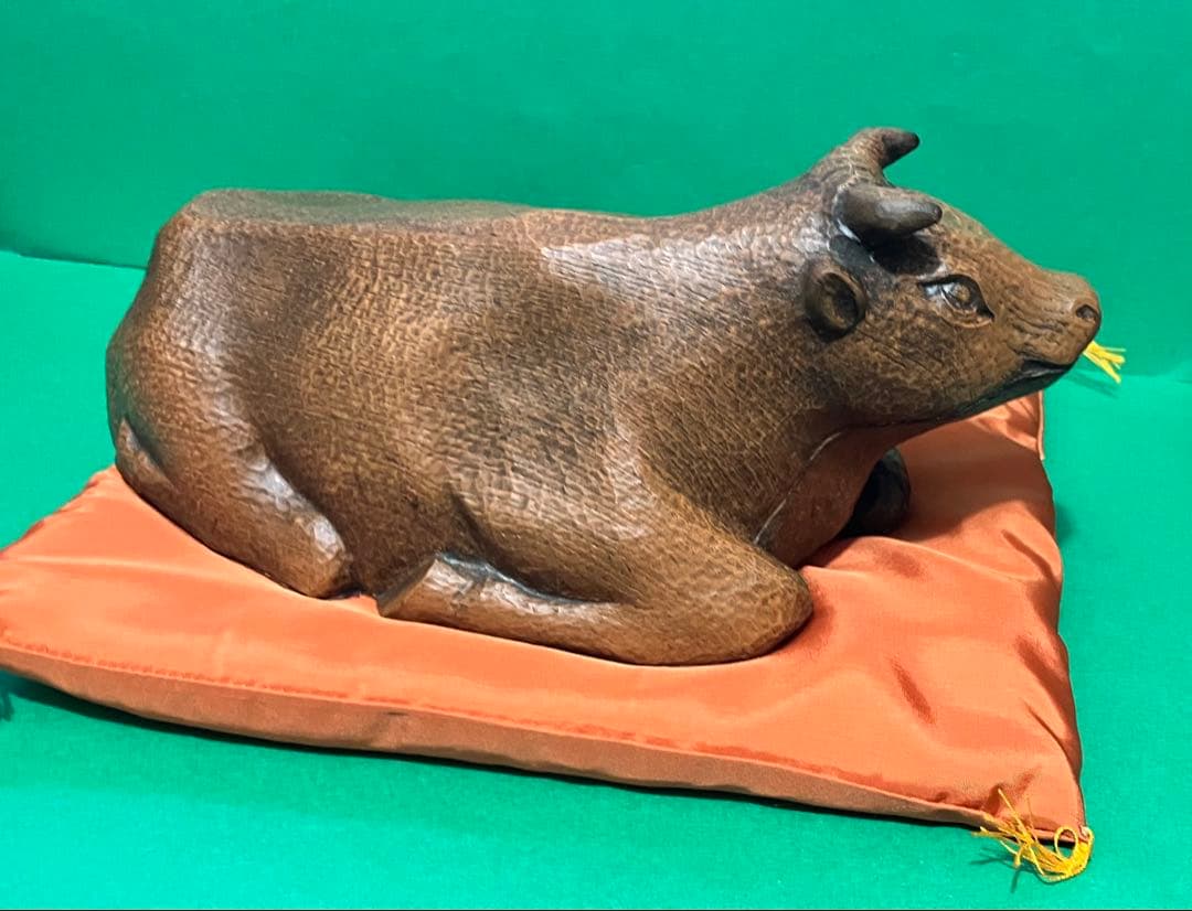 牛の置物　オレンジクッション付き　ブリデストン　エバーウッド　クラシック