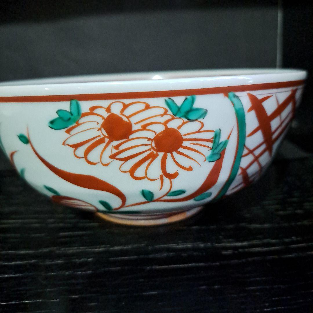 人間国宝　加藤卓男　呉須赤絵　菊図中鉢　金彩丸窓　　共箱入　名入　栞付