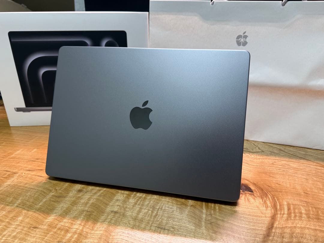 交渉可：MacBook Pro 14インチ M3 8GB 512GB