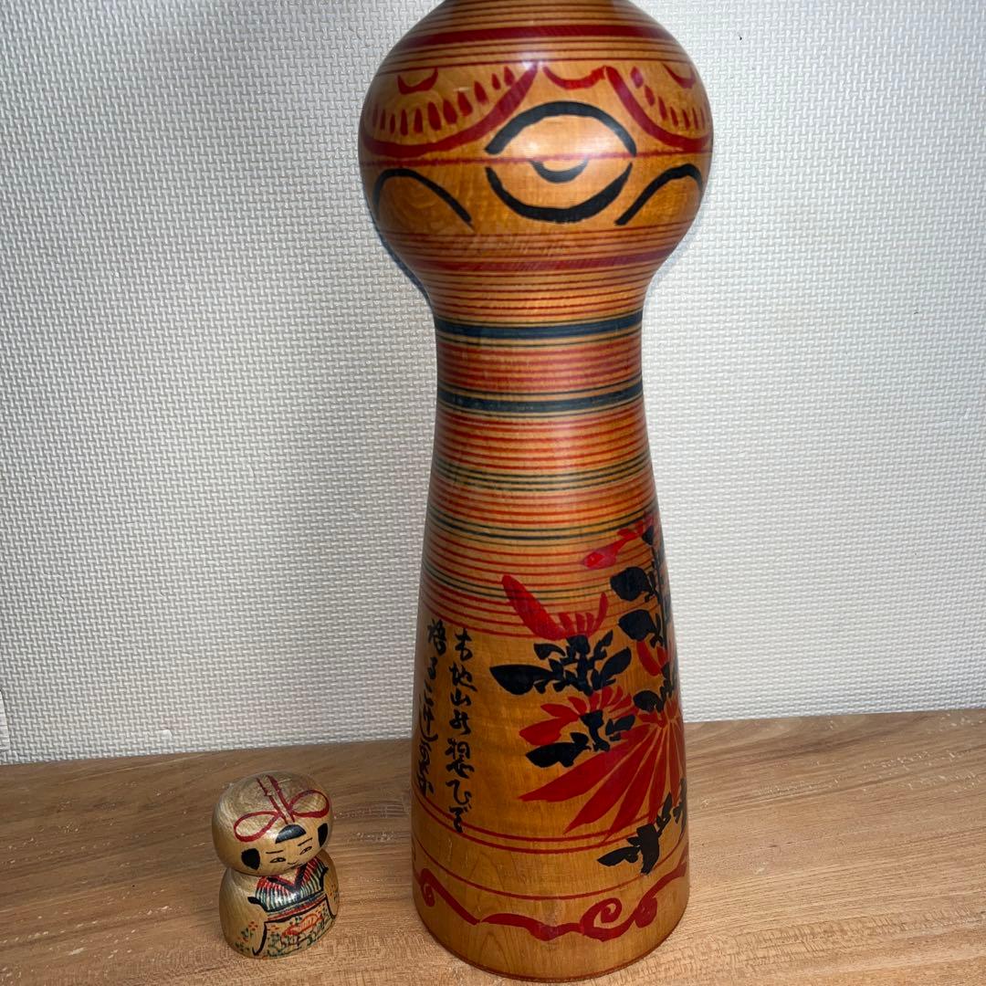 ⭕️現代の名工　小椋久太郎　超レア　朱桂材　赤色菊模様　大型　伝統こけし