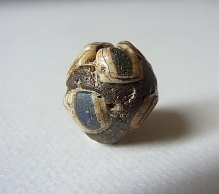 ★G2702★古代とんぼ玉 (A46)リアル！ 重層　8個の眼文　ガラスビーズ