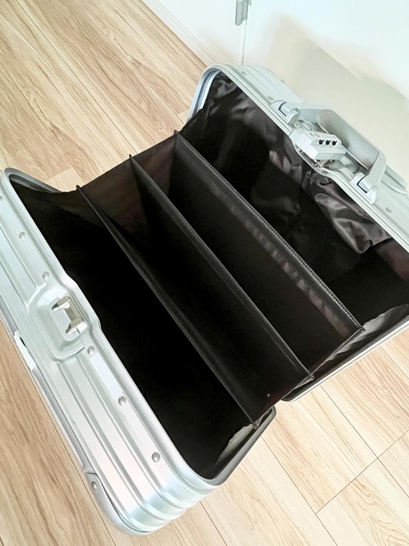 アルミ製4輪キャリーケース 機内持ち込み 41×22×41cm 3.7kg