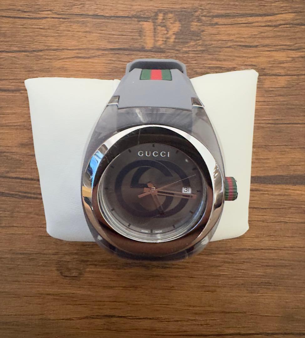 大特価GUCCI グレー ラバーベルト 時計作動しています