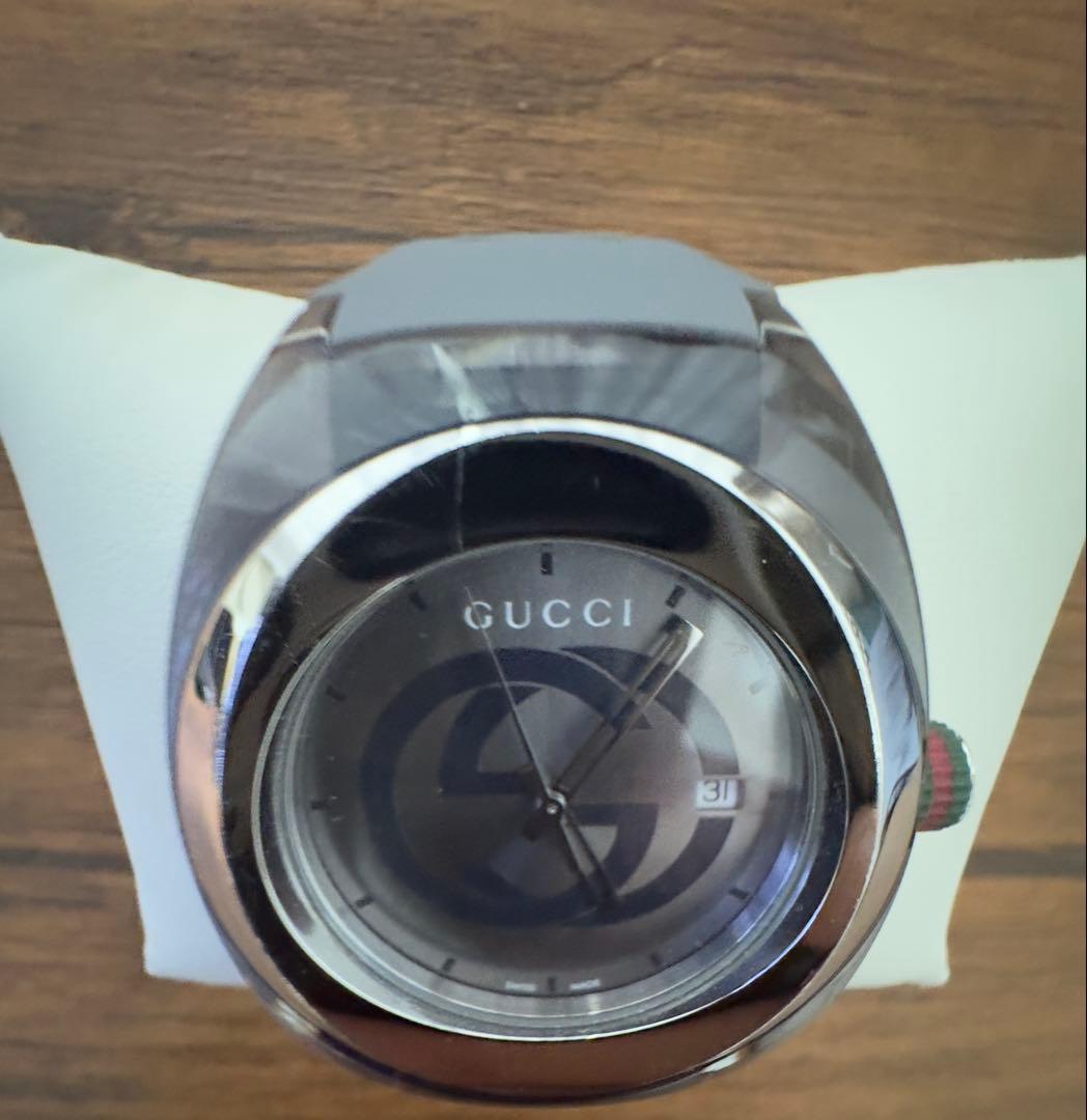 大特価GUCCI グレー ラバーベルト 時計作動しています