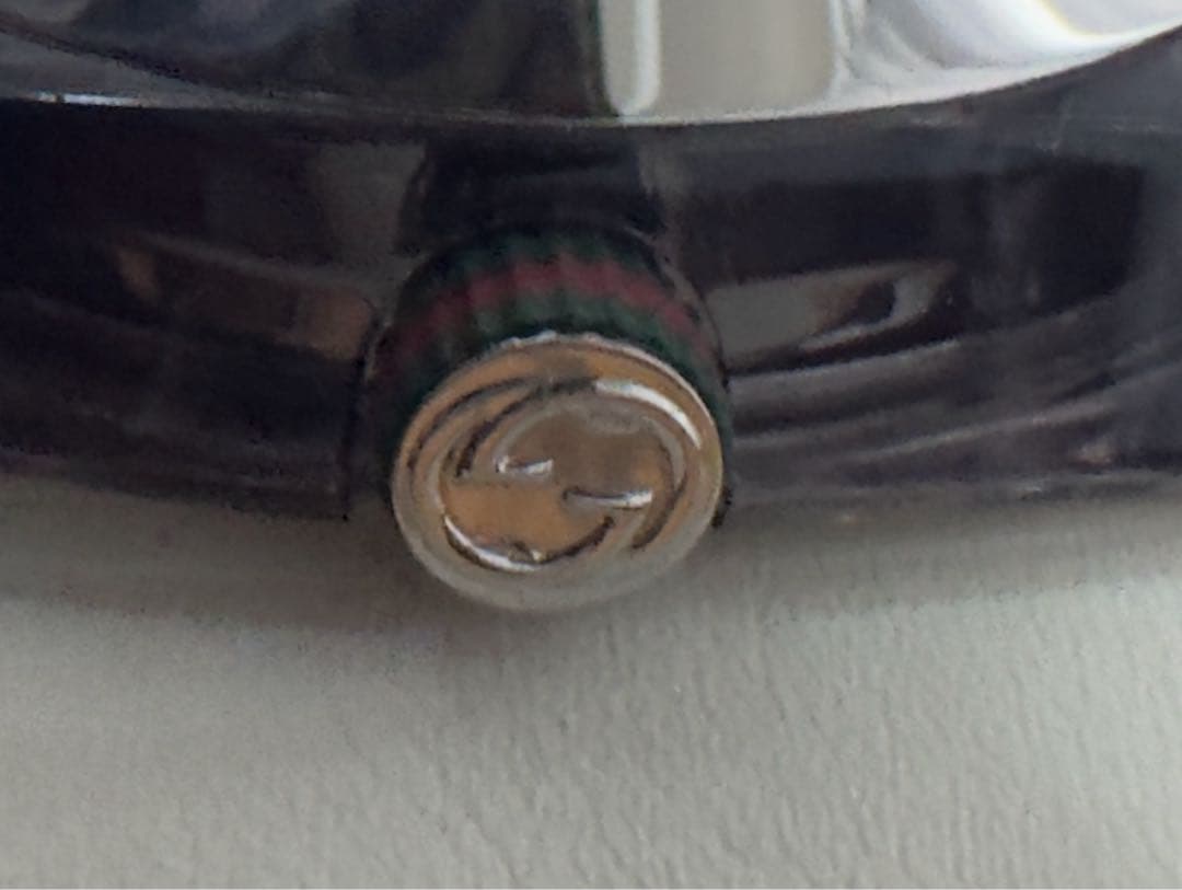 大特価GUCCI グレー ラバーベルト 時計作動しています